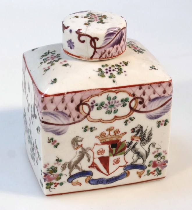 Appraisal: An export porcelain armorial tea caddy the rectangular body headed