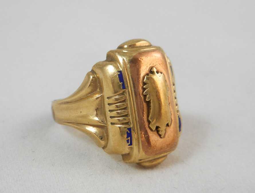 Appraisal: JOSTENS TEN KARAT GOLD CLASS RING weighing grams marked Josten