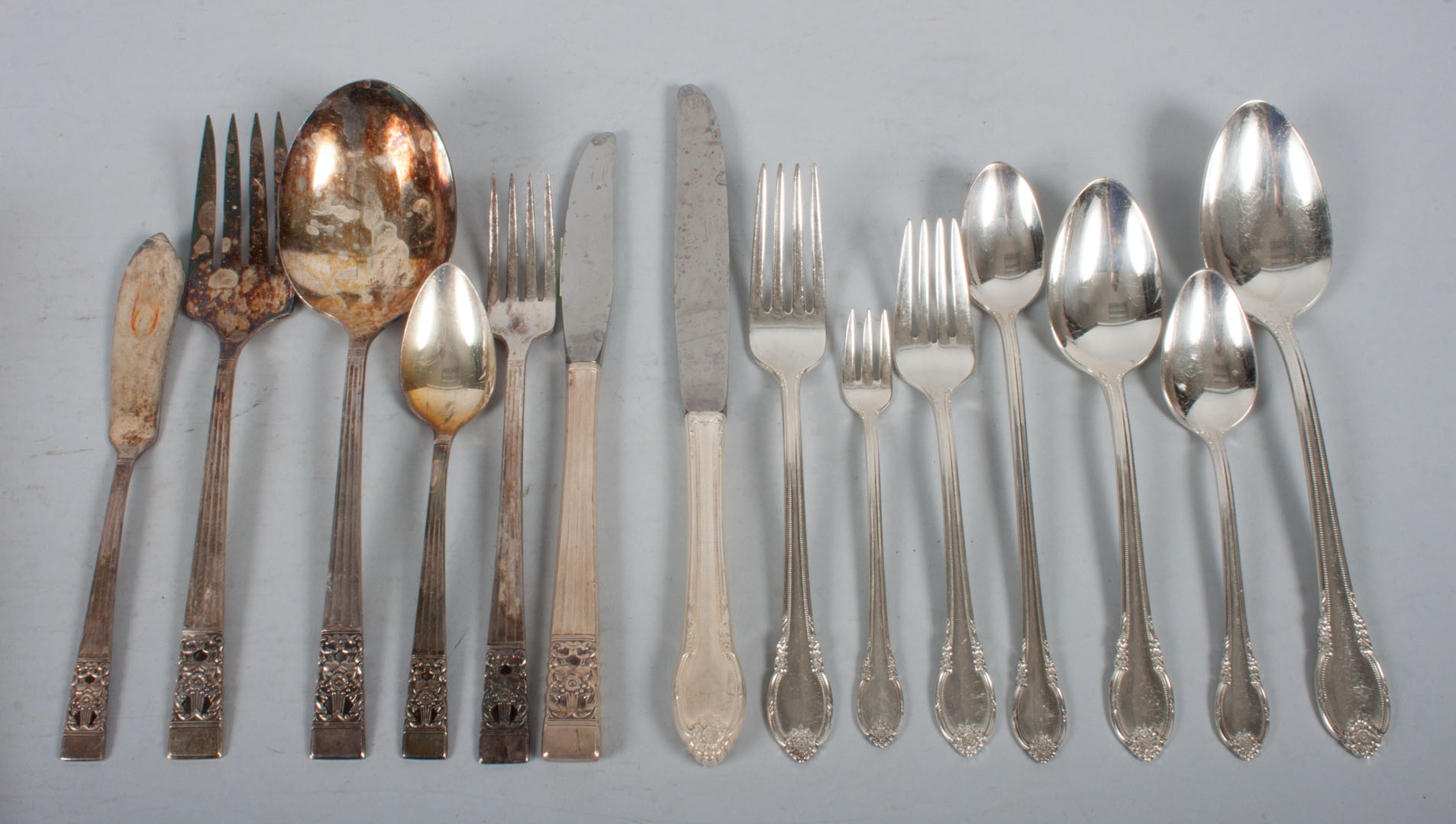 Appraisal: Rogers Remembrance silver-plated flatware pieces including knives in L forks