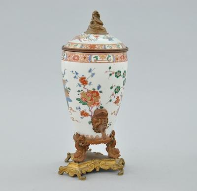 Appraisal: A Chinese Export Porcelain Samovar Porcelain urn with lid hand