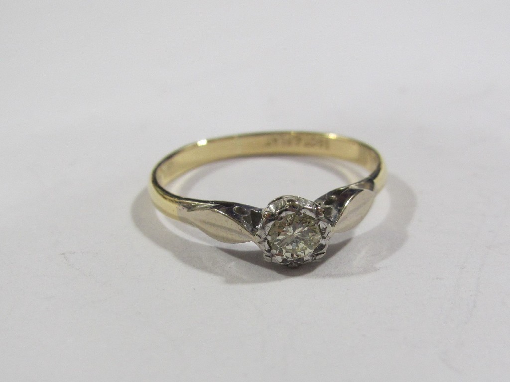 Appraisal: Eighteen carat gold diamond solitaire ring with brilliant cut diamond