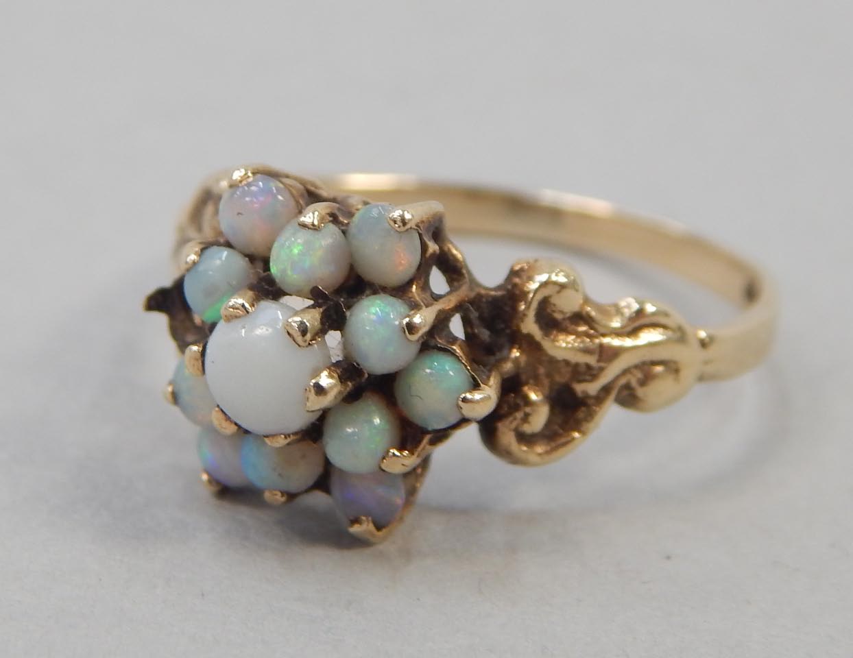 Appraisal: A ct gold dress ring the floral cluster set with