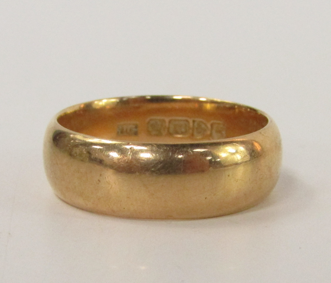 Appraisal: An ct gold wedding band size 'Y' g