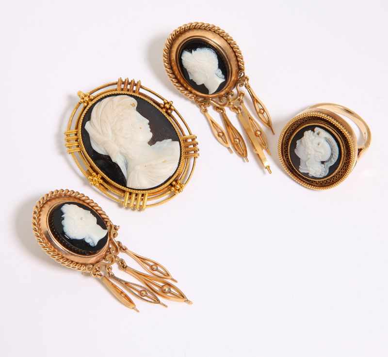 Appraisal: Comprising a brooch-pendant a pair of earrings and similar ring