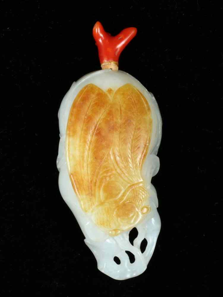 Appraisal: JADE SNUFF BOTTLE - th c Jade Snuff Bottle in