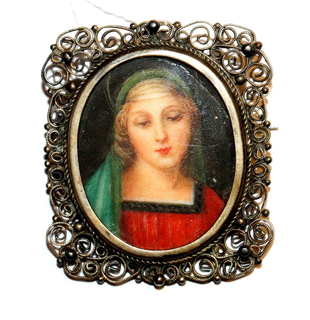 Appraisal: A FILIGREE BROOCH in the form of a frame with