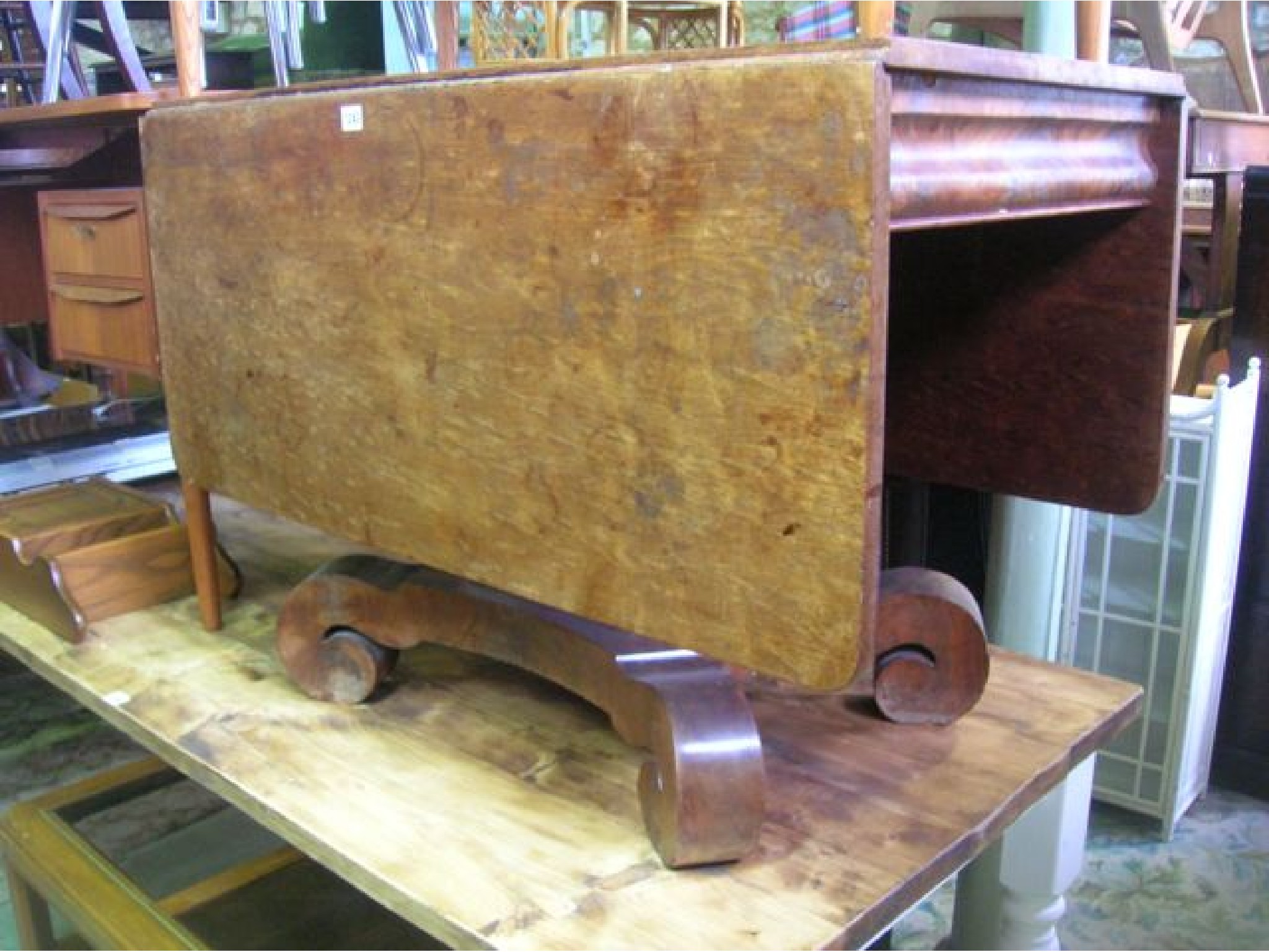 Appraisal: A th century mahogany drop leaf Pembroke breakfast table with