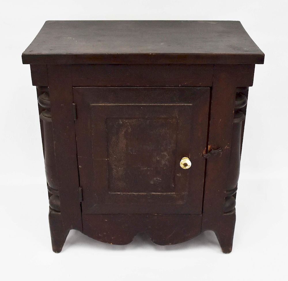 Appraisal: Early th C Original Finish Cupboard Early th C Original