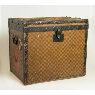 Appraisal: Louis Vuitton Trunk in Damier Pattern Louis Vuitton trunk with