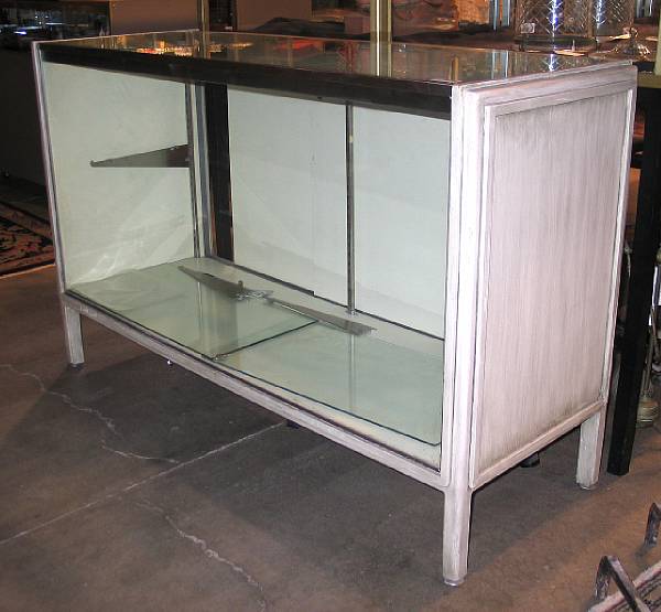 Appraisal: A pair of Contemporary glass and painted wood display cases