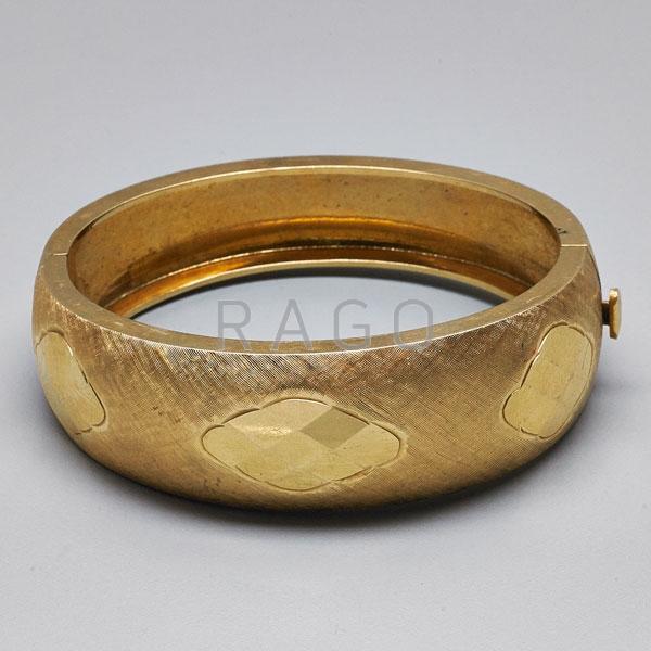 Appraisal: K YELLOW GOLD HINGED BANGLE BRACELET Condition Report