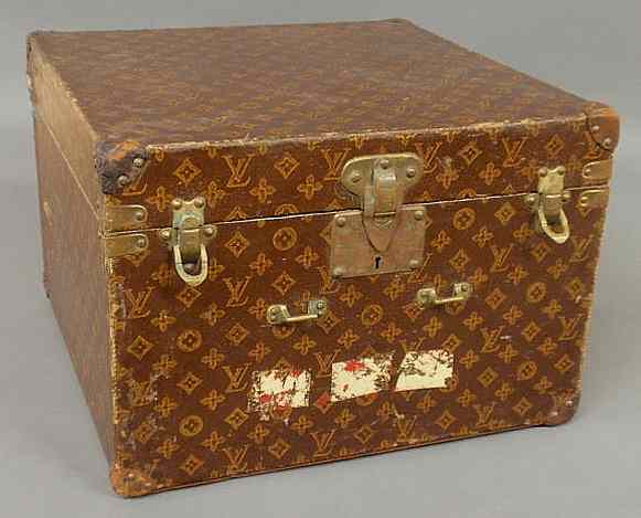 Appraisal: Louis Vuitton storage box trunk with signed brass lock and