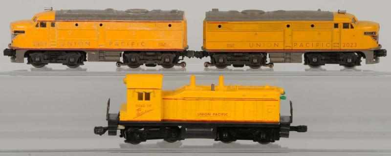 Appraisal: Lot of Lionel Union Pacific Train Engines Description Post-war O