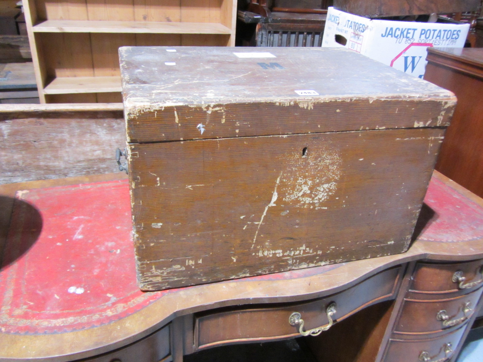 Appraisal: A wooden lift-top storage box