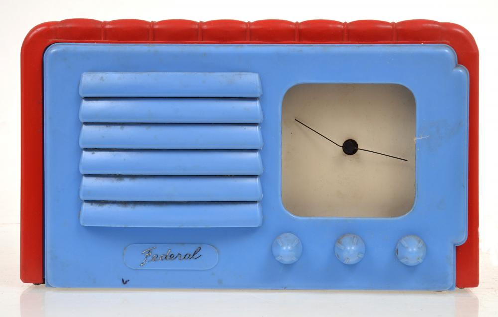 Appraisal: A FEDERAL BAKELITE RADIO