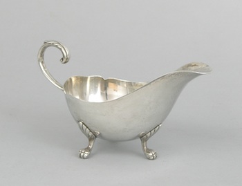 Appraisal: A Sterling Silver Sauce Boat A sterling silver sauce boat