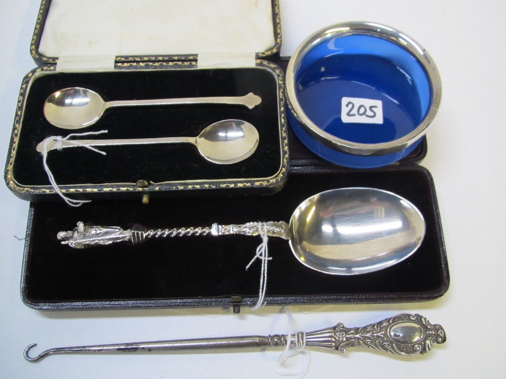 Appraisal: A lot comprising a silver apostle serving spoon Sheffield a