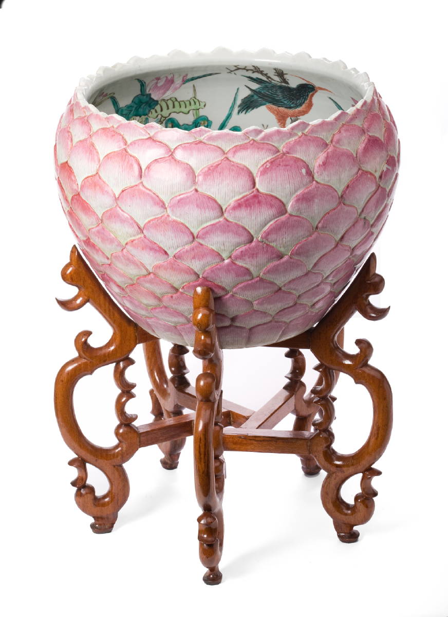 Appraisal: LARGE AND IMPRESSIVE FAMILLE ROSE LOTUS BOWL The interior decorated