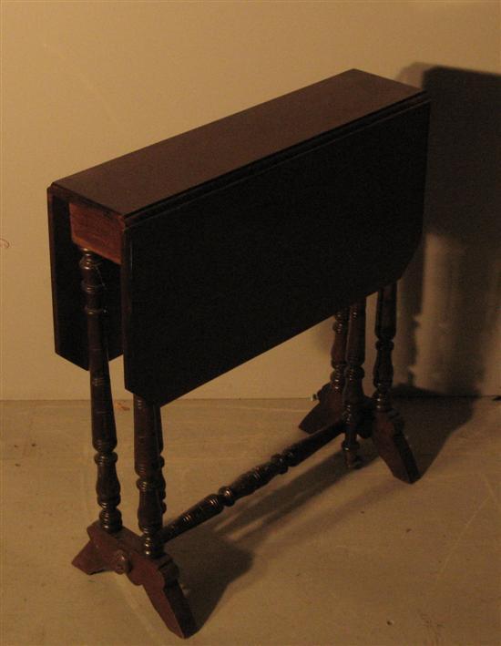 Appraisal: Early twentieth century mahogany Sutherland table on turned supports and