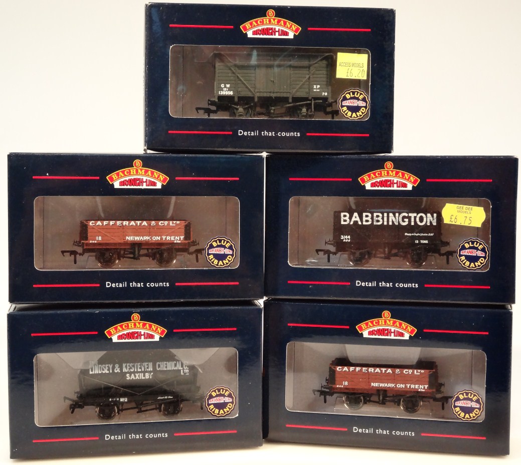 Appraisal: Various Bachmann OO-gauge railway rolling stock comprising Babbington - plank