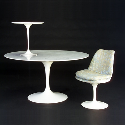 Appraisal: EERO SAARINEN KNOLL Three Pedestal Group pieces consisting of a