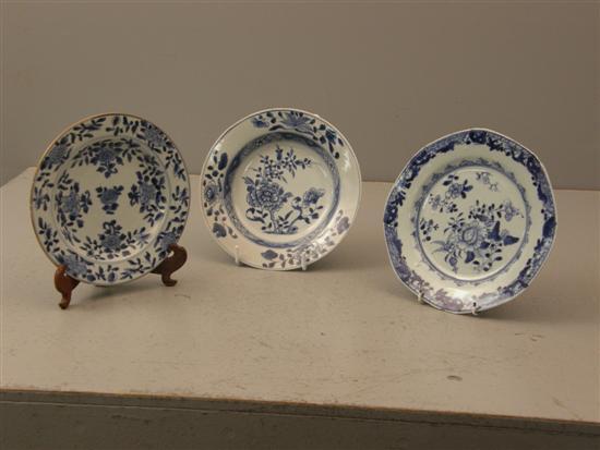 Appraisal: Three Chinese blue and white porcelain dishes possibly th century