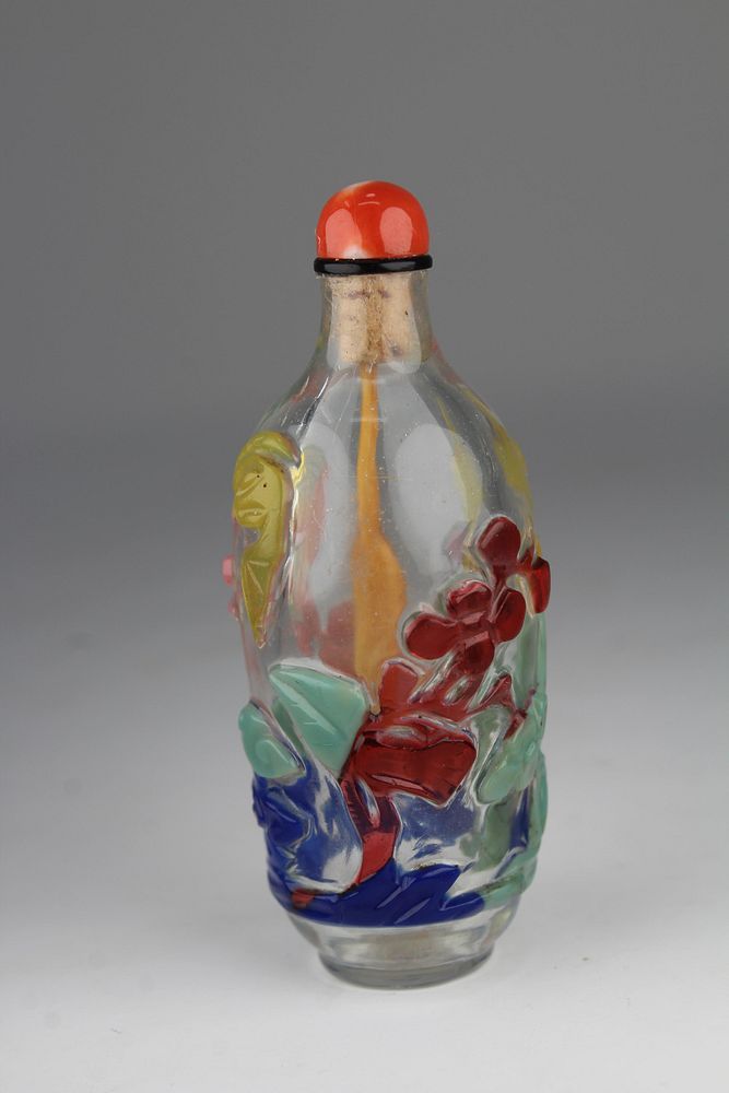 Appraisal: Chinese -Color Overlaid Clear Glass Snuff Bottle Chinese -Color Overlaid