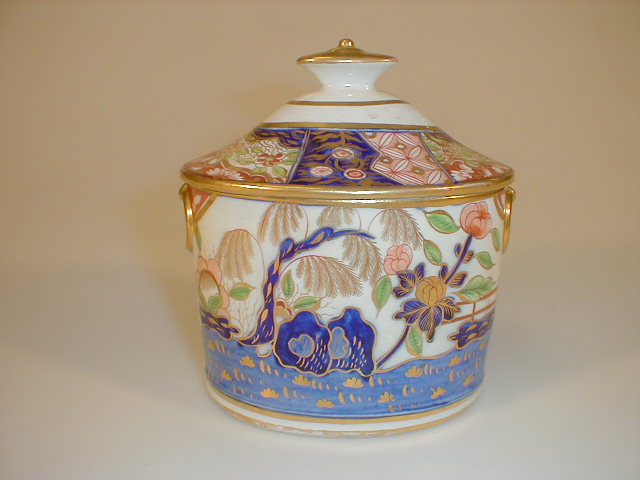 Appraisal: An Early thC English porcelain boat shape sugar box and