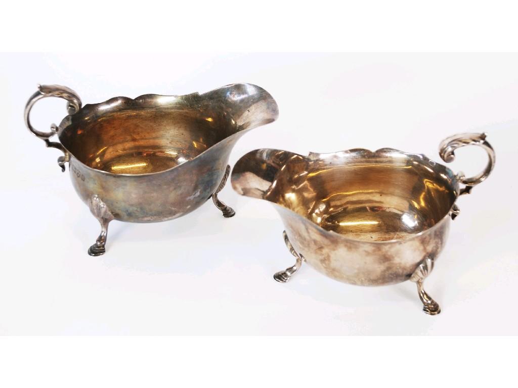 Appraisal: PAIR OF EDWARDIAN SILVER SAUCE BOATS OF GEORGIAN STYLE oval