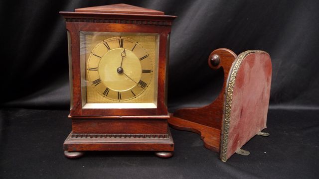 Appraisal: An English bracket clock by Viner Co the gilded face