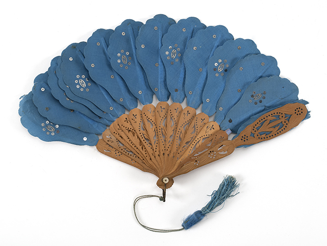 Appraisal: JENNY LIND-TYPE SILK AND SANDALWOOD FAN Late th CenturyBlue silk