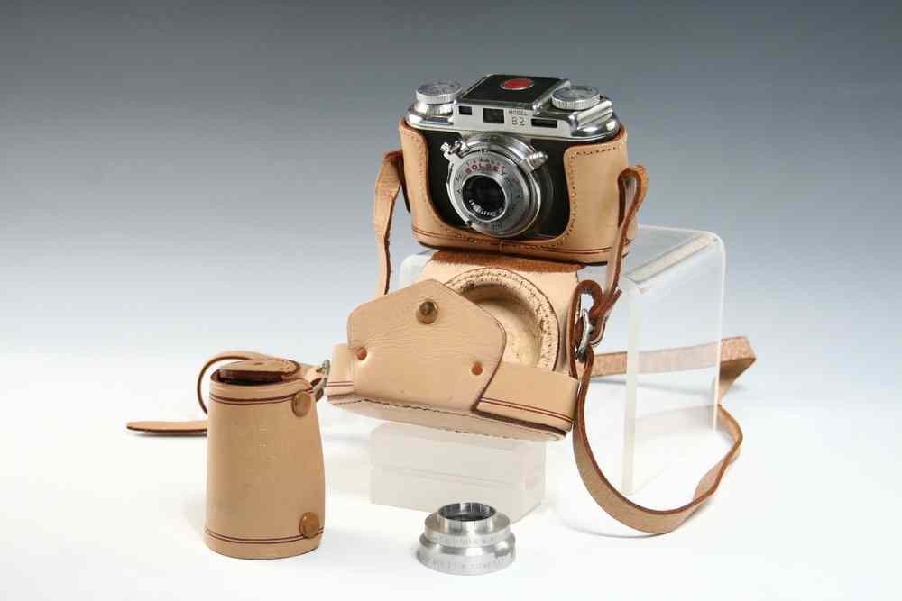 Appraisal: CAMERA - Bolsey B mm made by Wollensak with mm