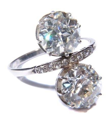 Appraisal: A DIAMOND SET DRESS RING two claw set old European