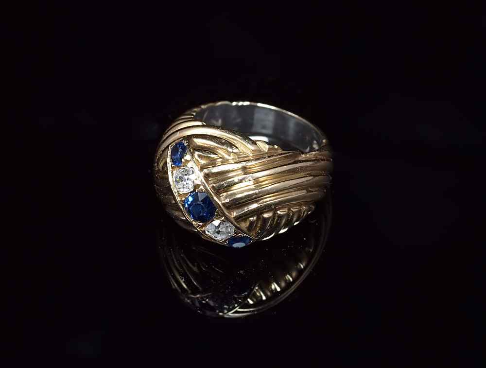 Appraisal: K DIAMOND SAPPHIRE RING K yellow gold ring contains two