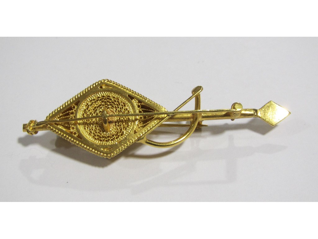 Appraisal: African gold brooch in the form of a stringed instrument