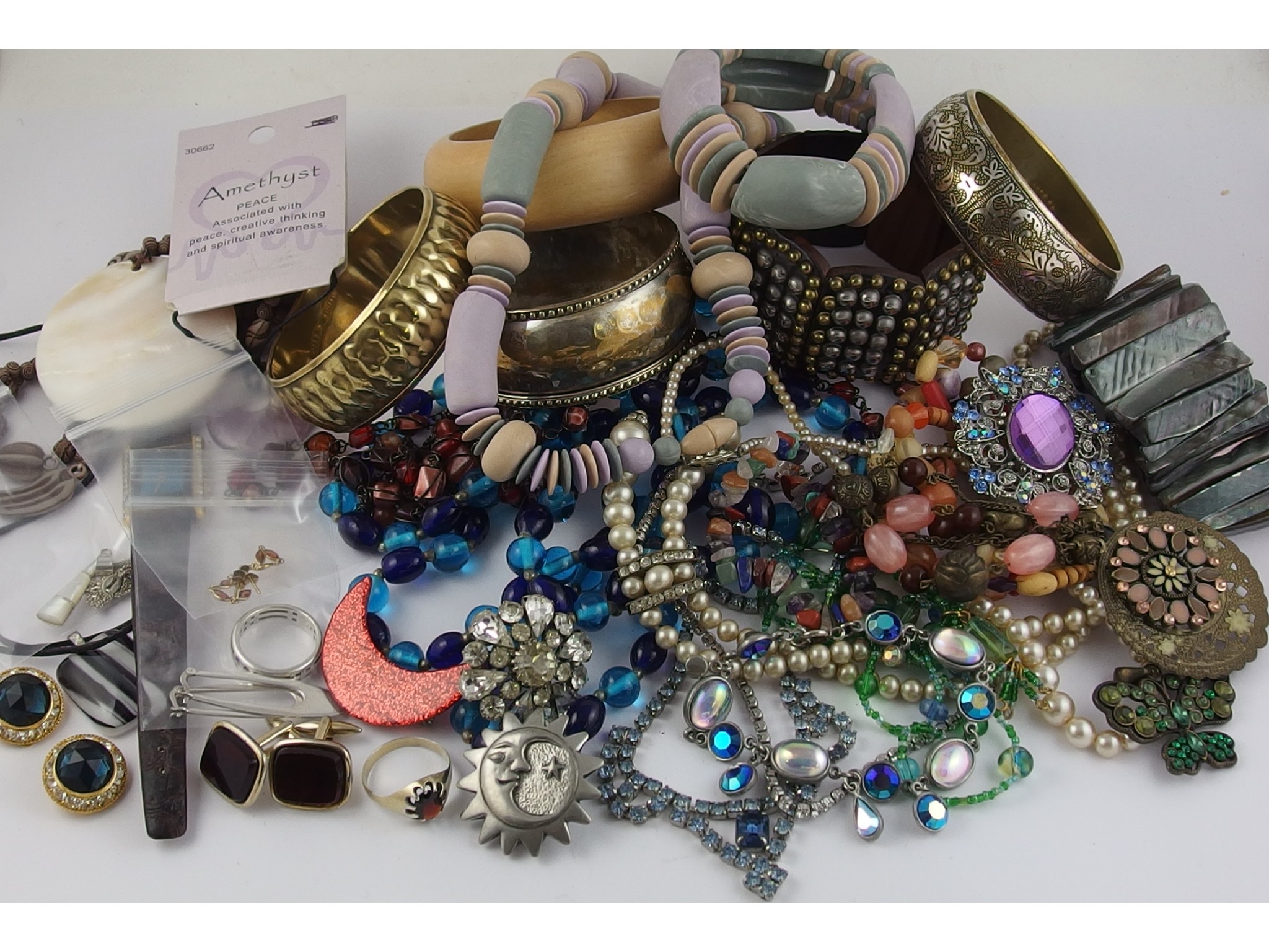 Appraisal: A collection of vintage costume jewellery and silver to include