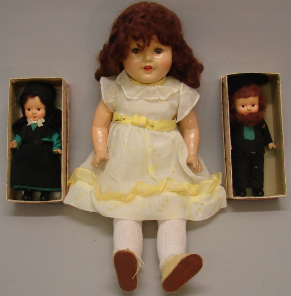 Appraisal: Lot of dolls Pair of tagged Helen Duncan Herr Lancaster