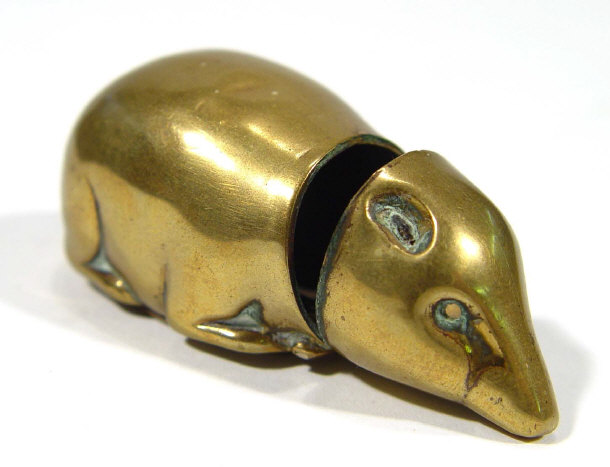 Appraisal: Brass novelty vesta in the form of a mouse with