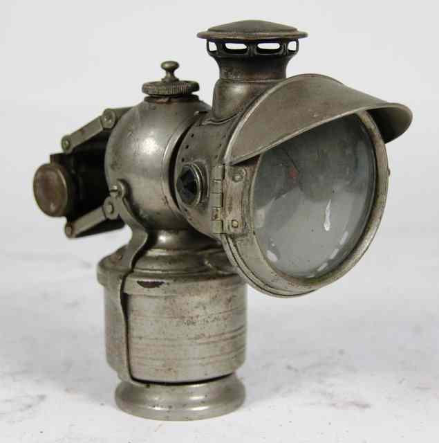 Appraisal: A Lucas electroplate carbide car lamp with red and green