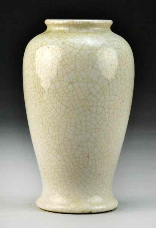 Appraisal: Chinese Crackle Glaze Porcelain VaseA light celedon crackle glaze vase