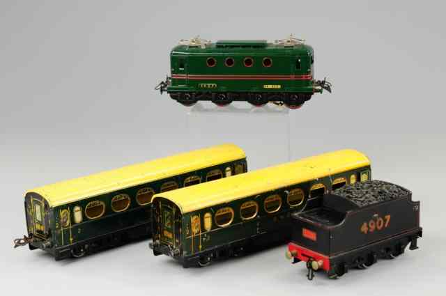 Appraisal: a HORNBY TRAIN SET Includes -wheel electric locomotive in green