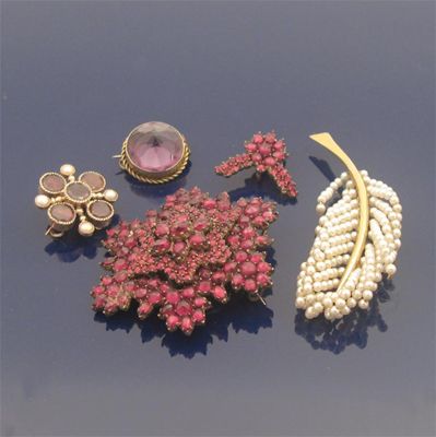 Appraisal: A nineteenth century garnet and pearl set gold cruciform brooch