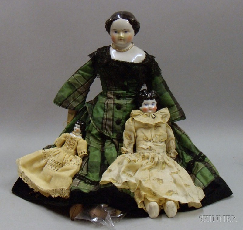 Appraisal: Three China Shoulder Head Dolls with molded black hair painted