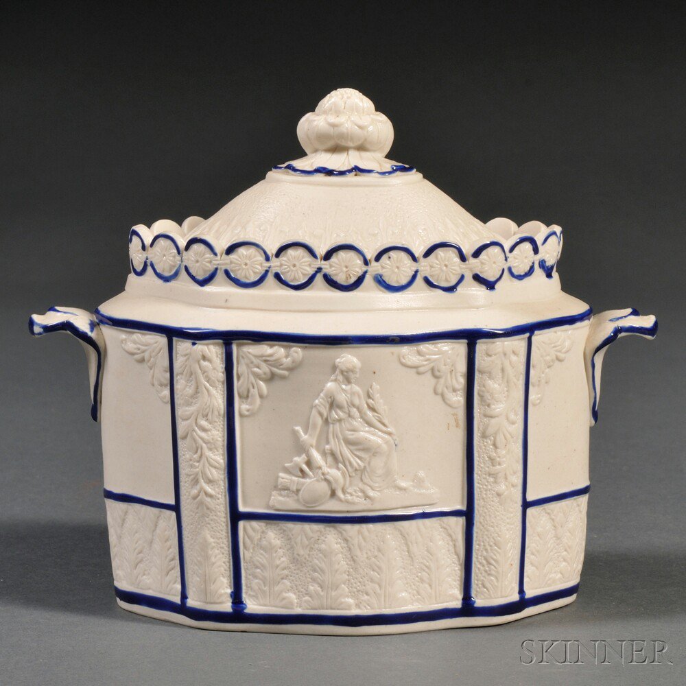 Appraisal: Castleford-type Oval Covered Sugar Bowl with the Great Seal of