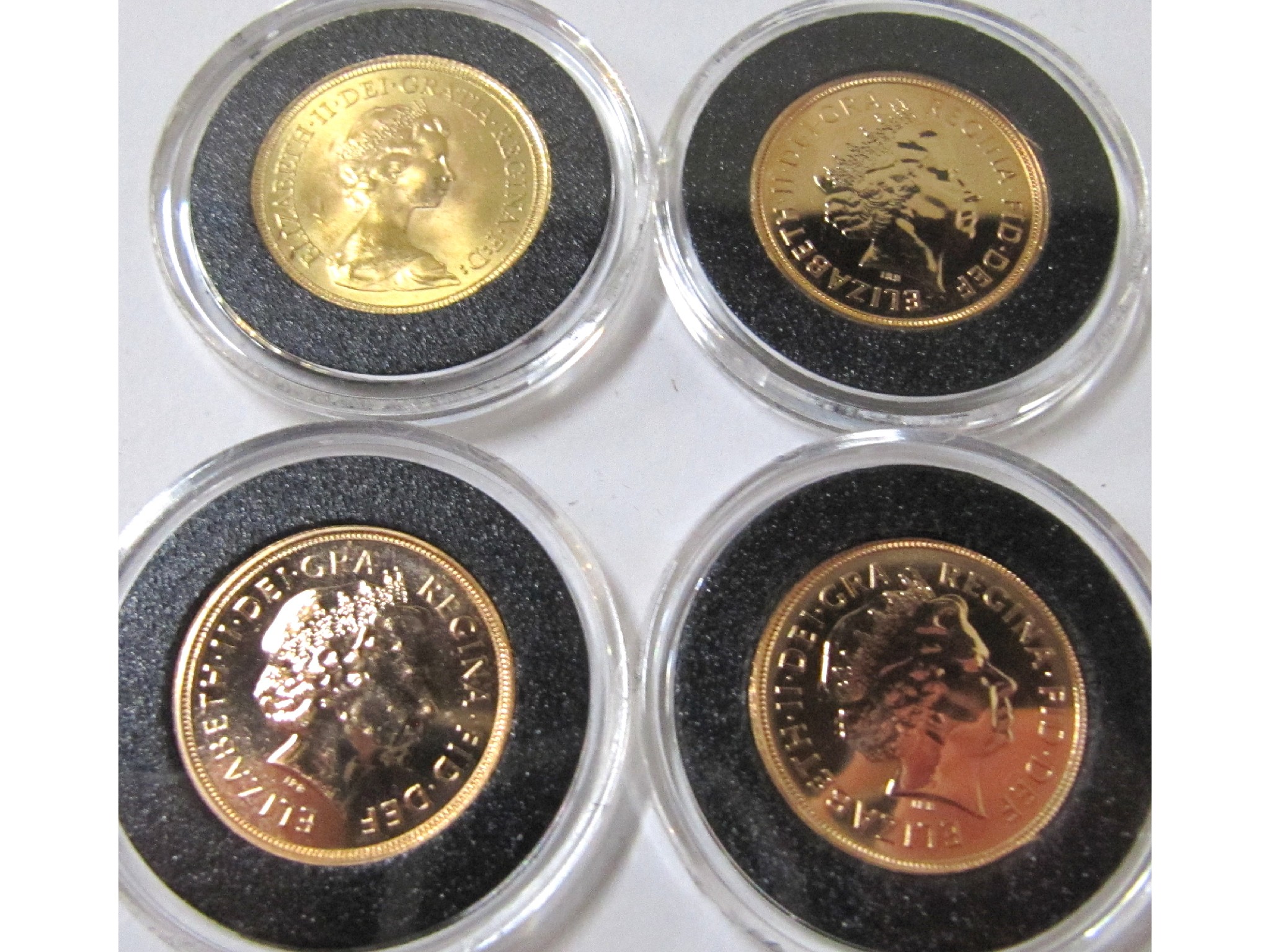 Appraisal: A Elizabeth II gold sovereign uncirculatedA Elizabeth II gold sovereign