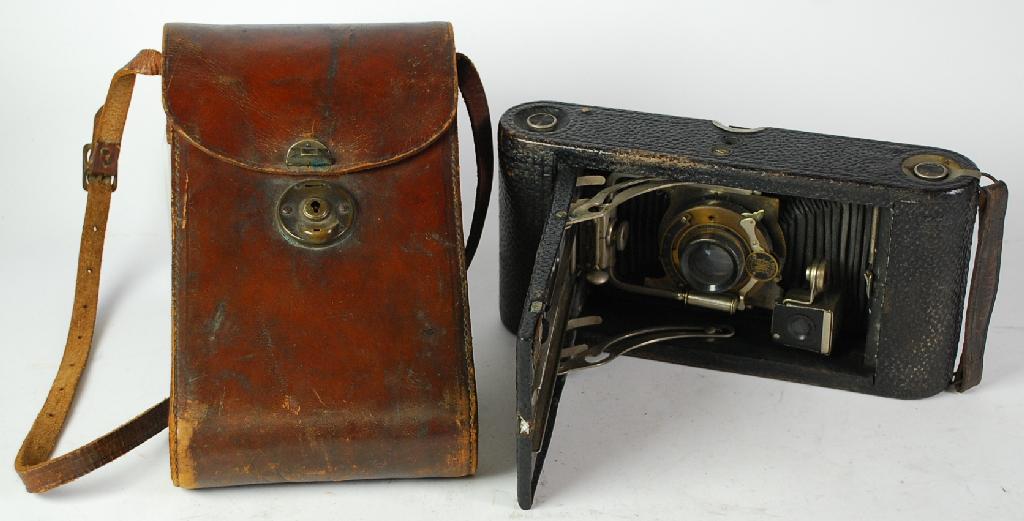 Appraisal: EASTMAN KODAK CO BELLOWS FOLDING -A AUTOGRAPHIC ROLL FILM CAMERA