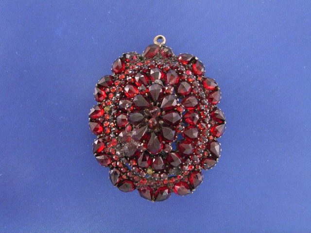 Appraisal: A vintage silver gilt garnet cluster locket brooch AF