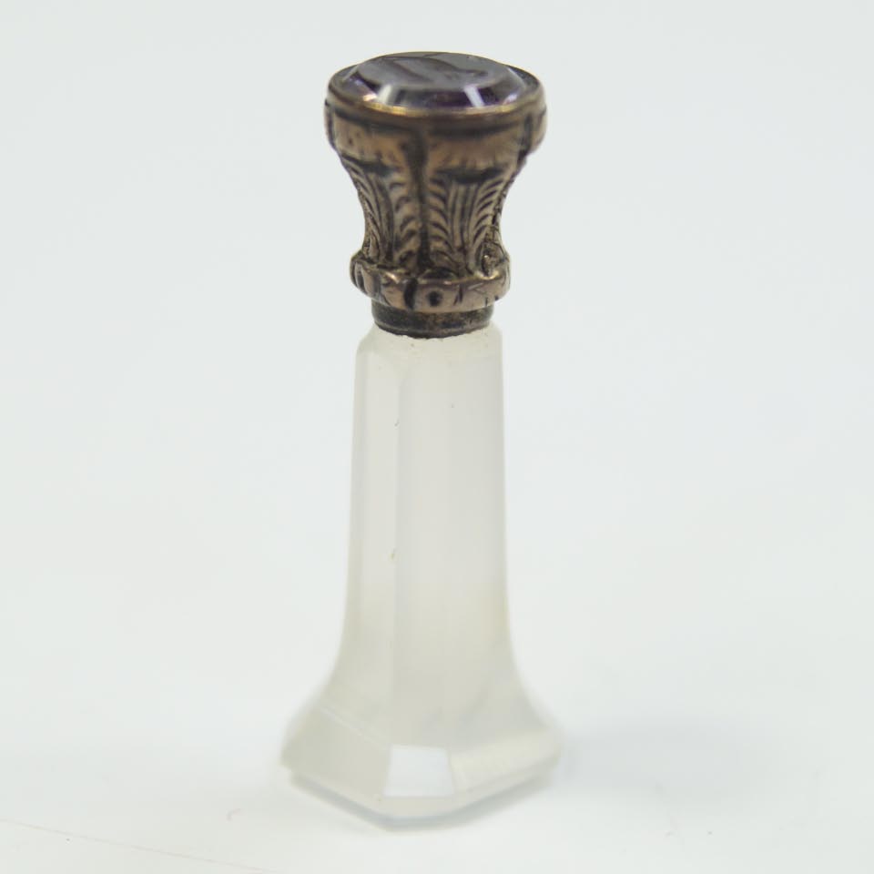 Appraisal: A miniature thC agate desk seal with white metal mount