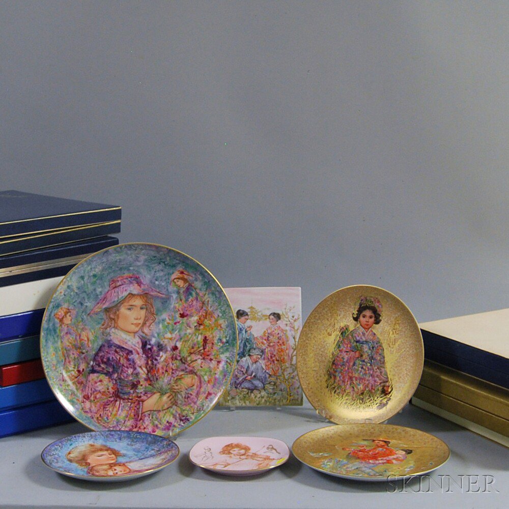 Appraisal: Fifteen Edna Hibel Collectible Plates four Oriental Gold Yasuko Mr