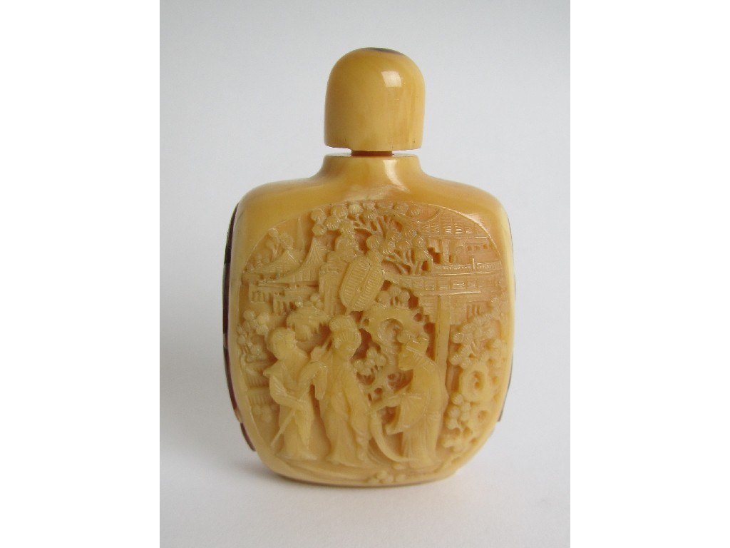 Appraisal: A Chinese hornbill snuff bottle finely carved with figures before